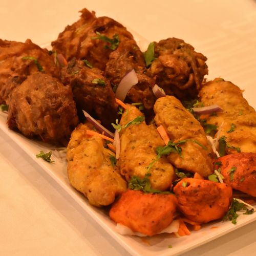 Baji de cebolla, murg tikka, punjabi pakora y purg pakora.